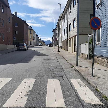 Near Brosundet, Newly Refurnished, Free Street Parking Lägenhet Ålesund Exteriör bild